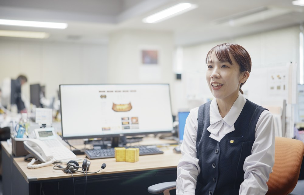 写真：販売課（通信販売業務）